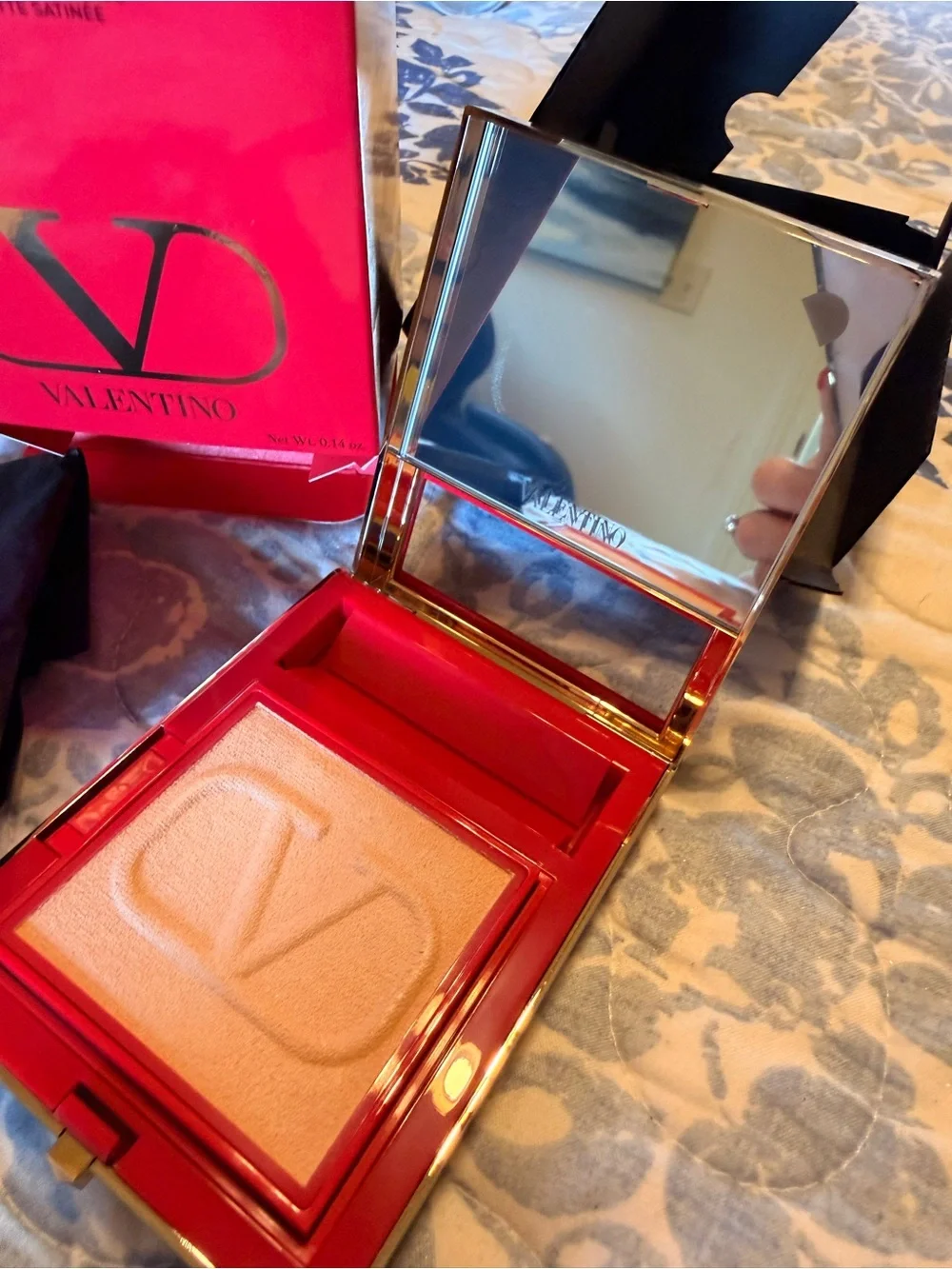 Valentino Red and Gold Go-Clutch Refillable Compact Finishing Powder